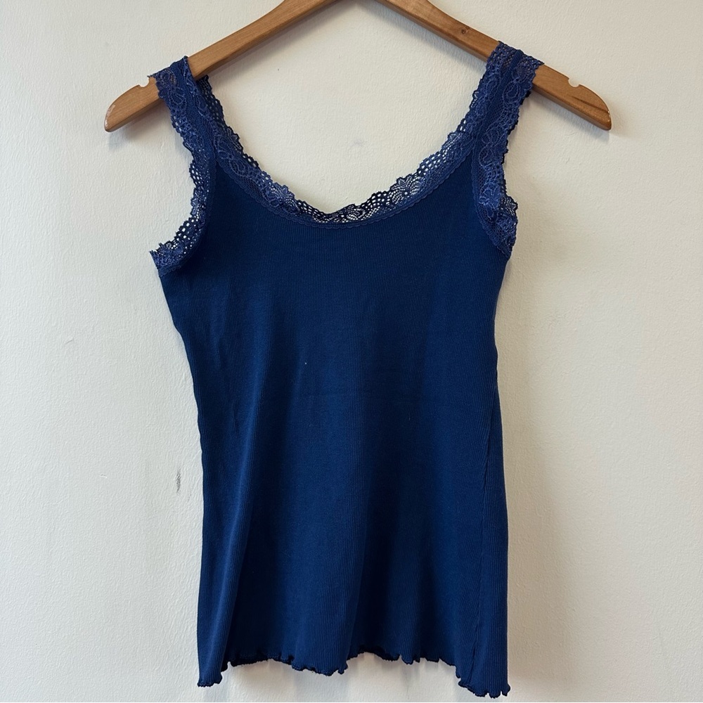 Chic Y2K style Navy Lace Trim Camisole with Ruffled Edge - Picture 5 of 6